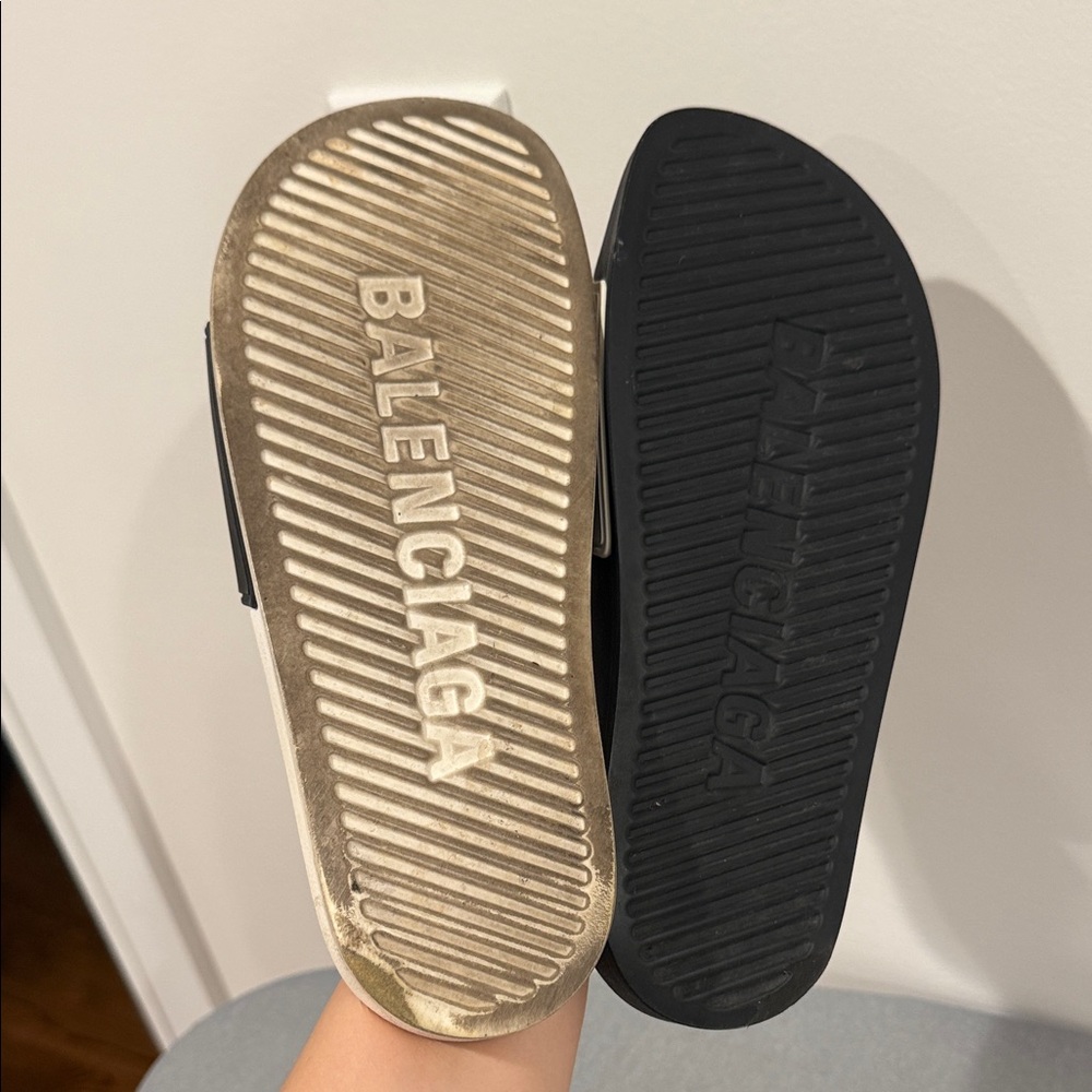 Balenciaga Dual-Tone Black and Cream Slides - Picture 4 of 8